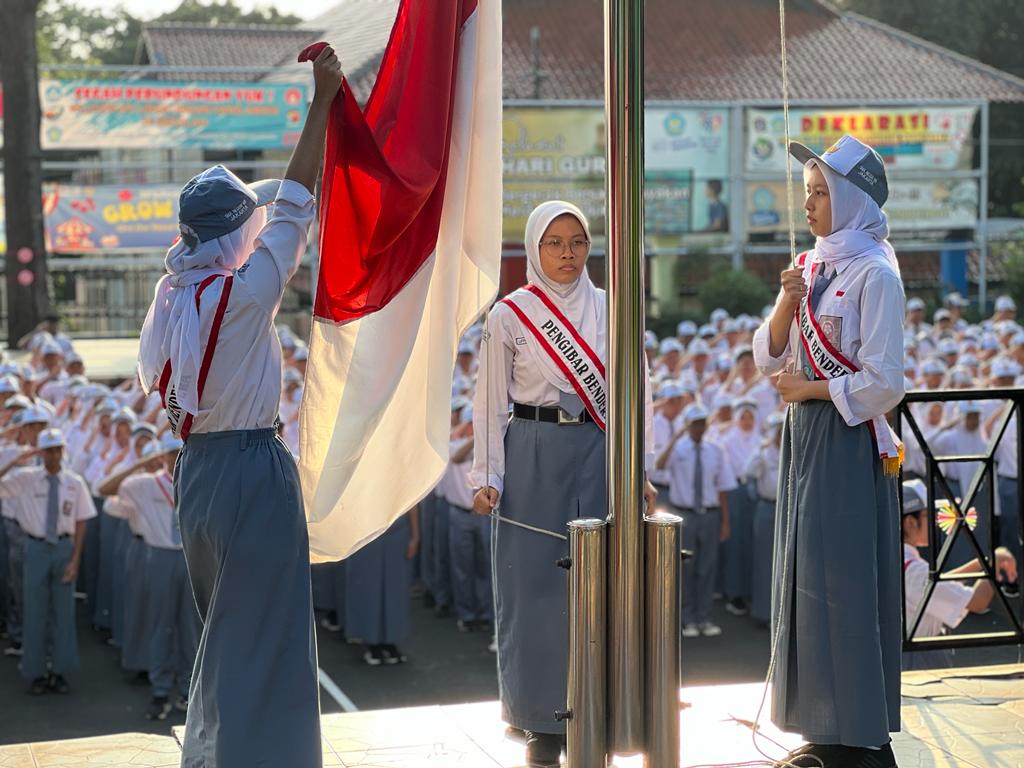 RAJAWALI MUDA HARUS TINGKATKAN KESADARAN: AMANAT PEMBINA UPACARA SENIN PAGI